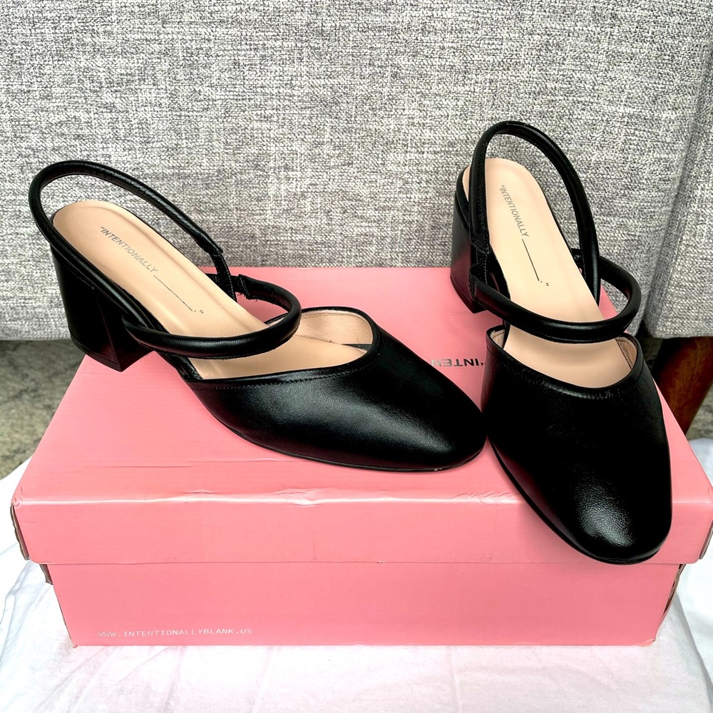 Black Intentionally Blank closed toe heels